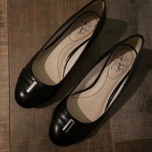 LifeStride ladies  shoes, very small wedge 6.5